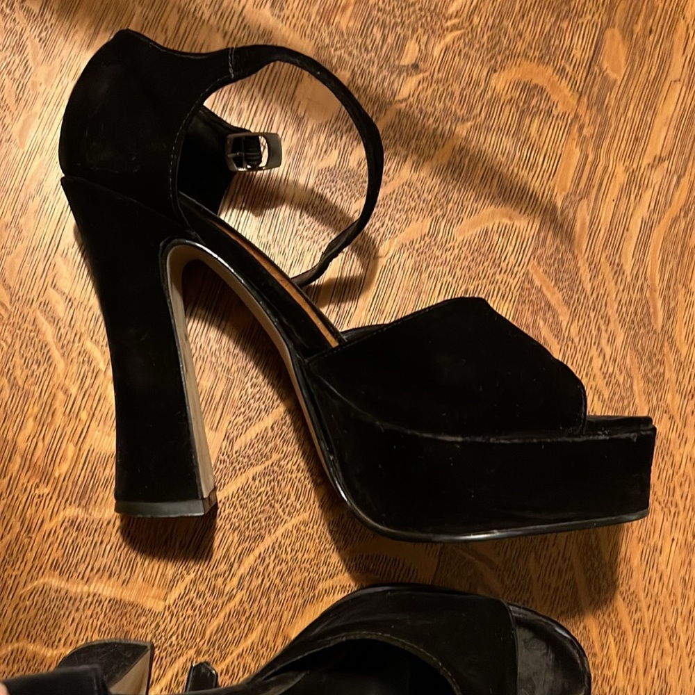 1990s, Cool Heel, size 8. Stacked platform. Velvet black